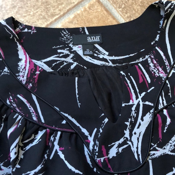 Beautiful blouse - Picture 2 of 3